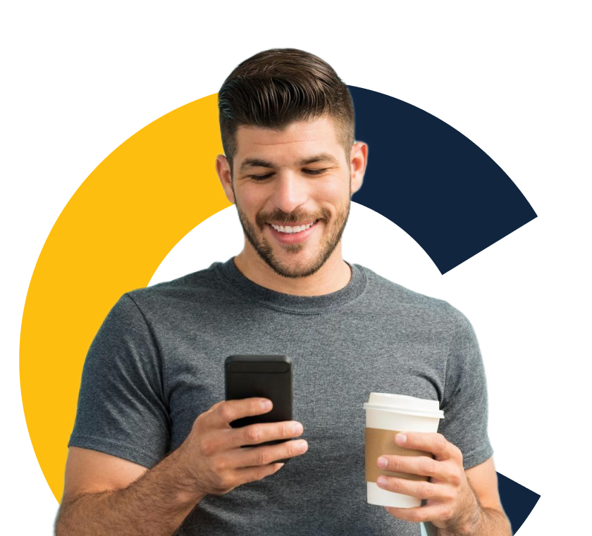 A man holding a smartphone and a cup of coffee, in front of the Coach Microlearning logo.