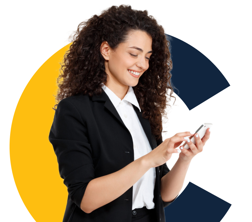 A woman using a smartphone, in front of the Coach Microlearning logo.
